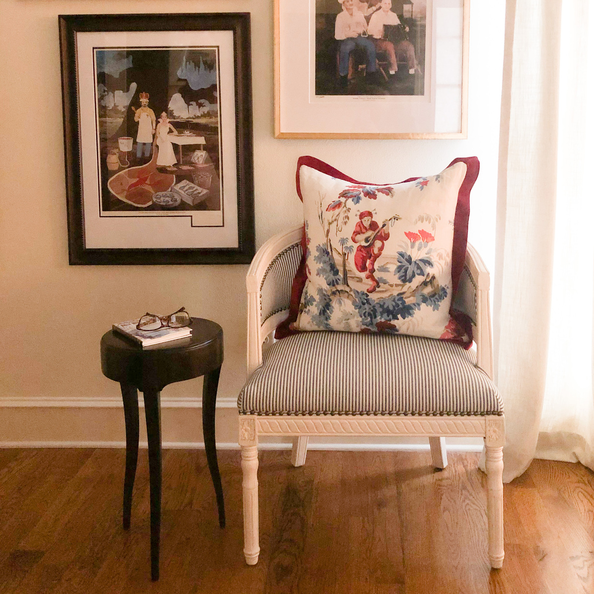 Contemporary chinoises fabric design on pillow. 